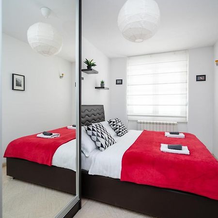 Bright 1Bdr Apartment In The City Center 塞拉耶佛 外观 照片