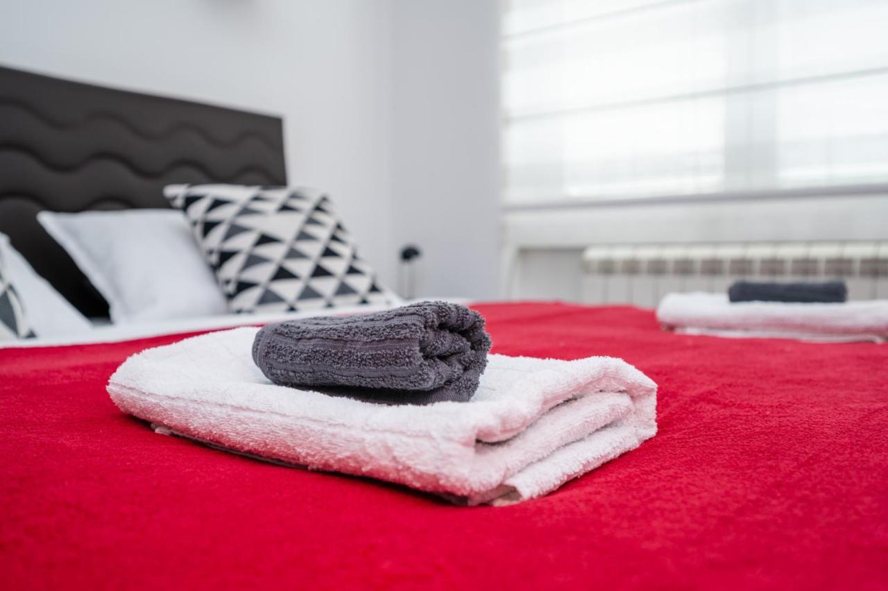 Bright 1Bdr Apartment In The City Center 塞拉耶佛 外观 照片