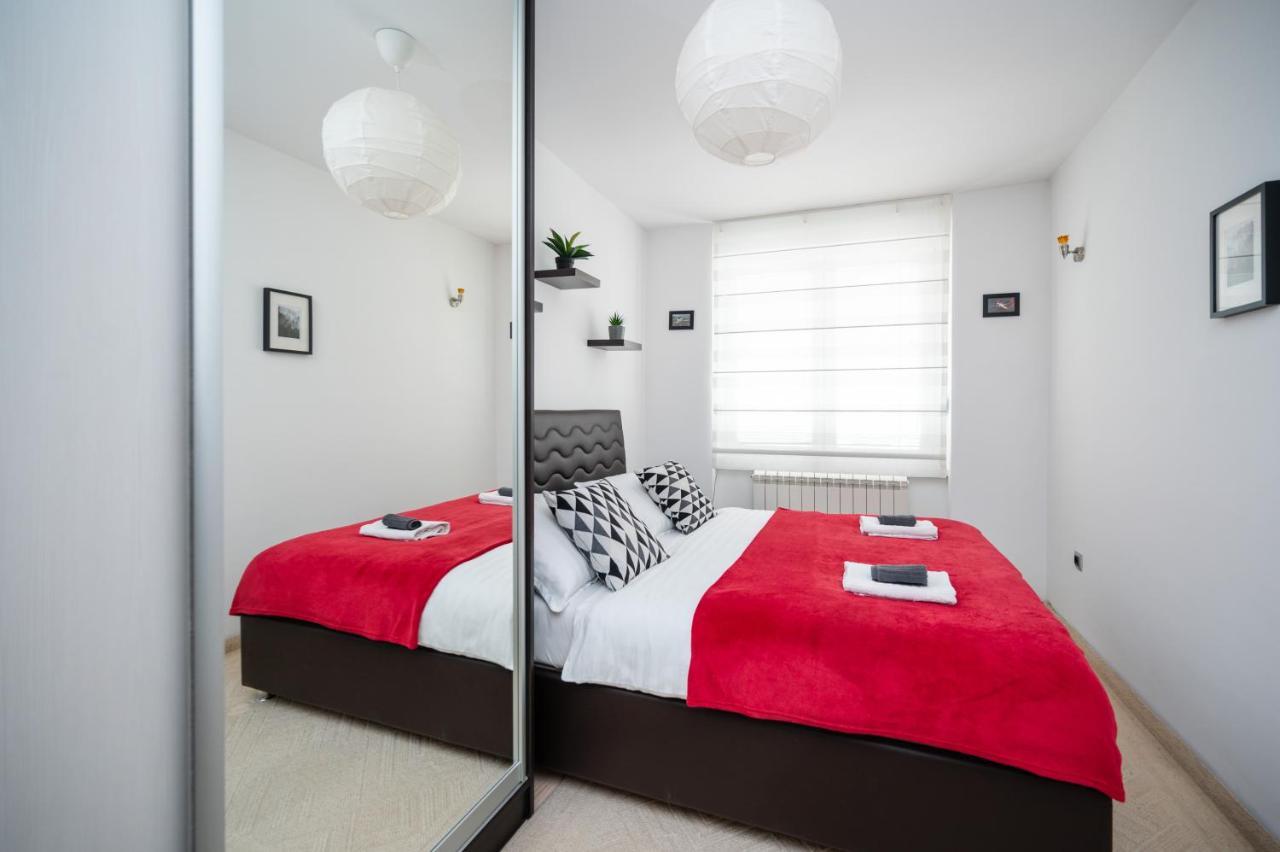 Bright 1Bdr Apartment In The City Center 塞拉耶佛 外观 照片