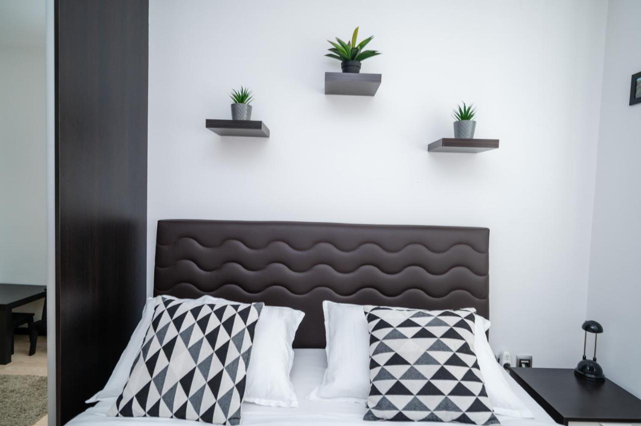 Bright 1Bdr Apartment In The City Center 塞拉耶佛 外观 照片